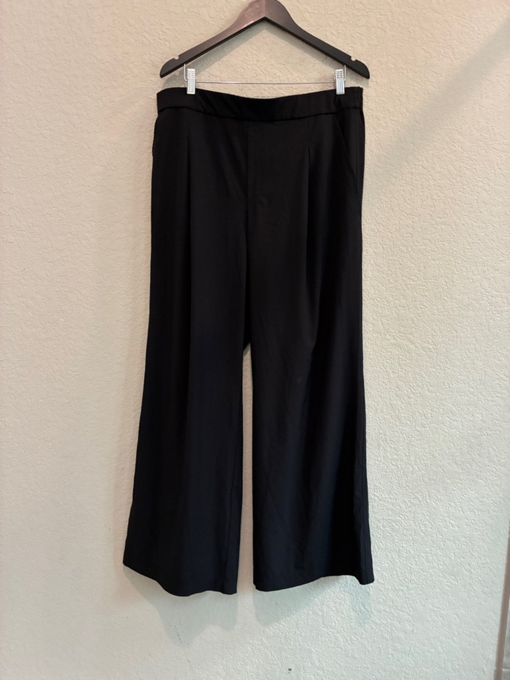Lou & Grey Black Wide-Leg Pull-On Pants - Picture 1 of 7